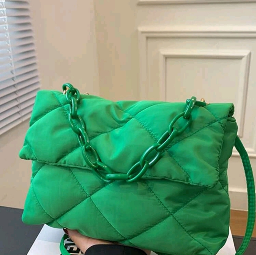 Green Quilted Pattern Chain Decor Flap Square Bag with Zipper & Magnetic Closure - Picture 2 of 7